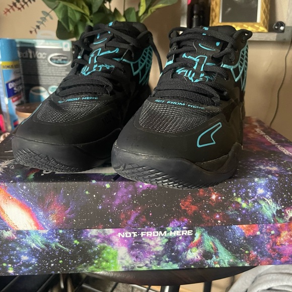 Men’s size 13 Like new with box Melo basketball main image 4